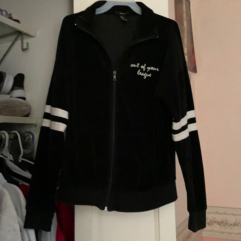 zip up sweatshirt